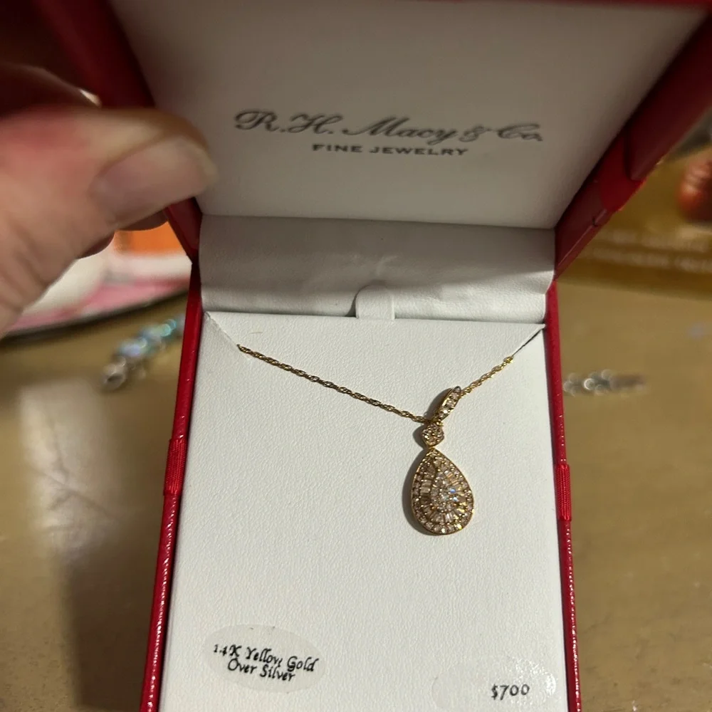 Macy's Gold Teardrop Pendant Necklace - Picture 3 of 4